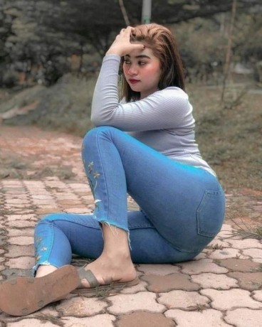 hot-sexy-universities-girls-in-e11-islamabad-03010830000-big-2